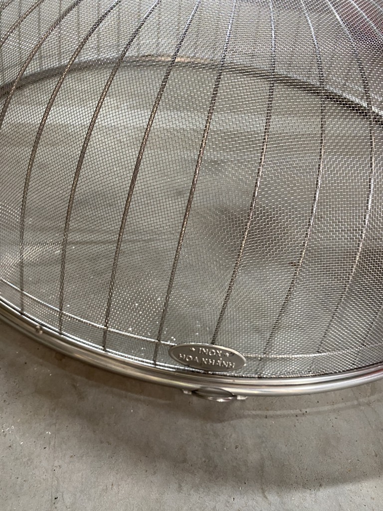 Lồng bàn inox lưới hoa khánh