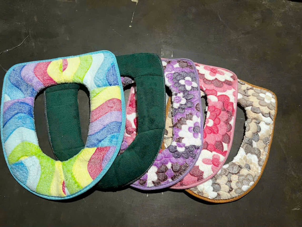 Lót bồn cầu nỉ