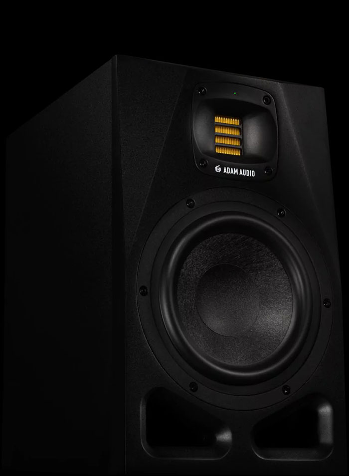 Mặt phải của loa kiểm âm ADAM A7V 