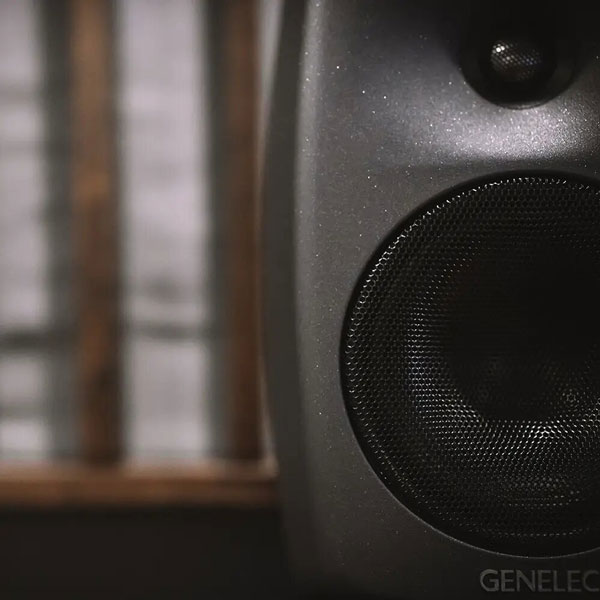 Cận cảnh màn loa của Loa kiểm âm Genelec 8030C