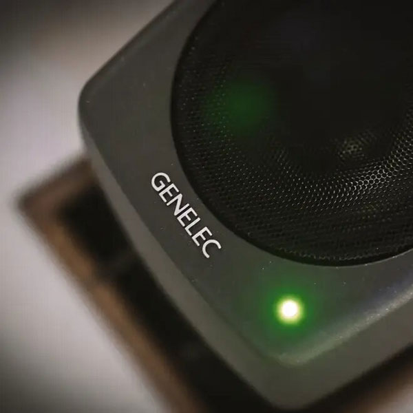 Loa kiểm âm Genelec 8030C thiết kế chắc chắn, đồng hành bền lâu cùng anh em.