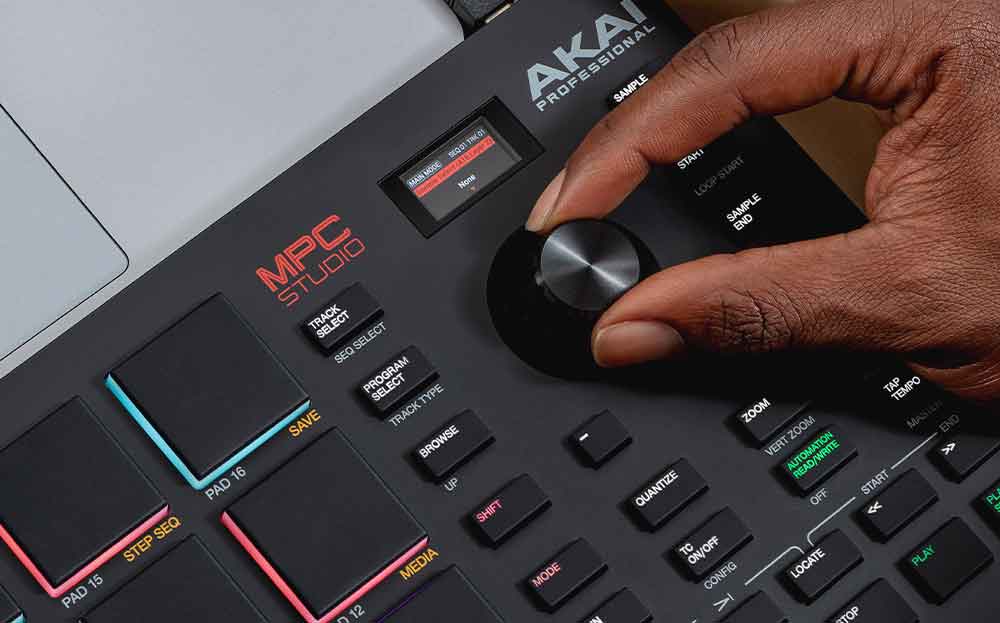Bàn Điều khiển Midi Akai MPC Studio có nút cảm ứng và núm vặn cô cùng chắc chắn 