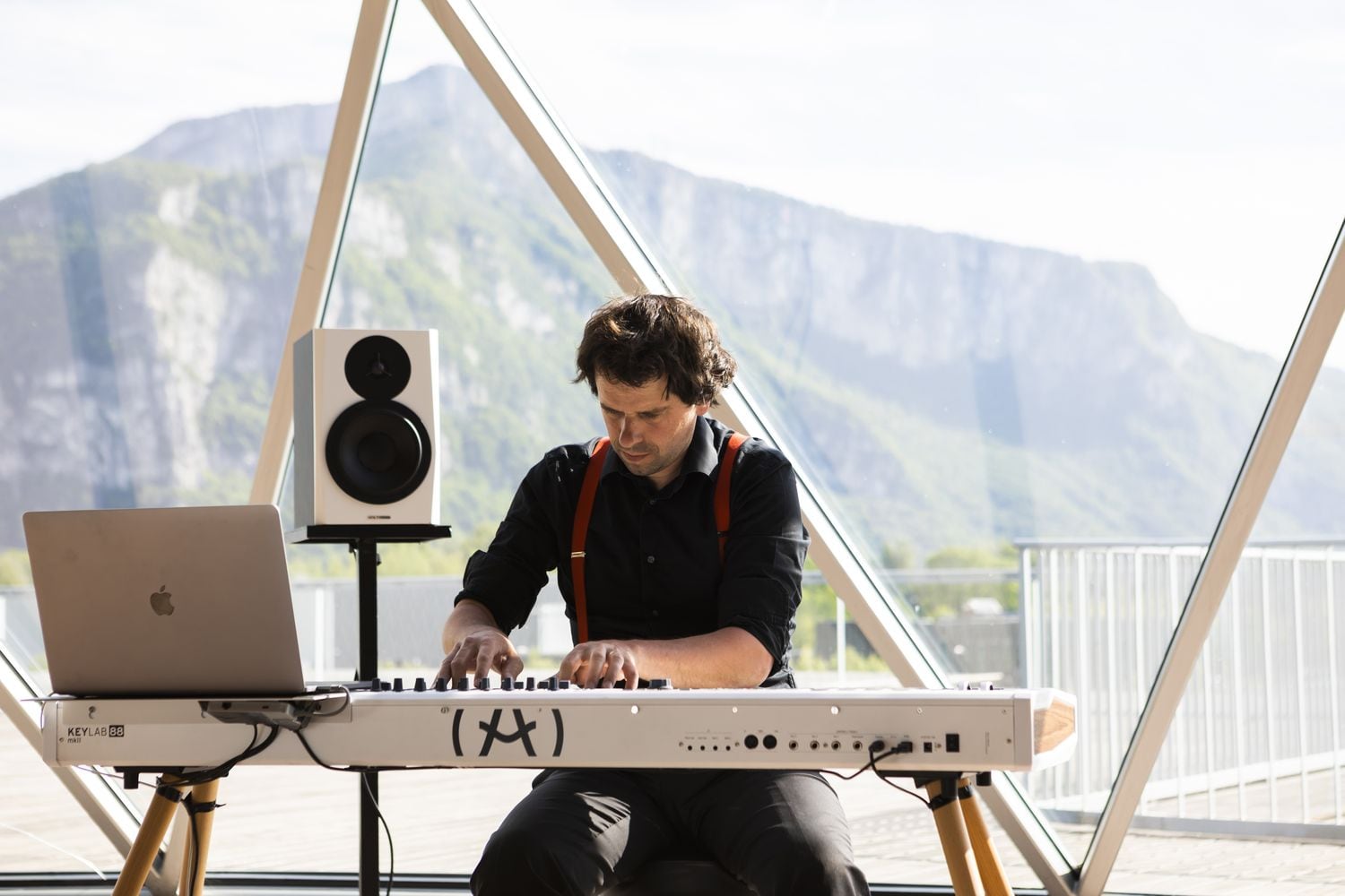 Các phím đàn của Midi Keyboard Arturia Keylab 88 MK2 dễ dàng mê hoặc bạn ngay lần đầu chạm tay 