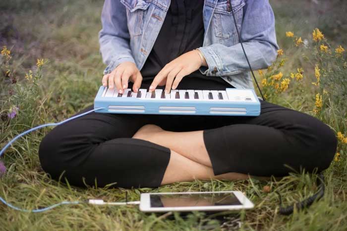 Keyboard controller Arturia MicroLAB sự hoàn hảo thích hợp với mọi đối tương người dùng 