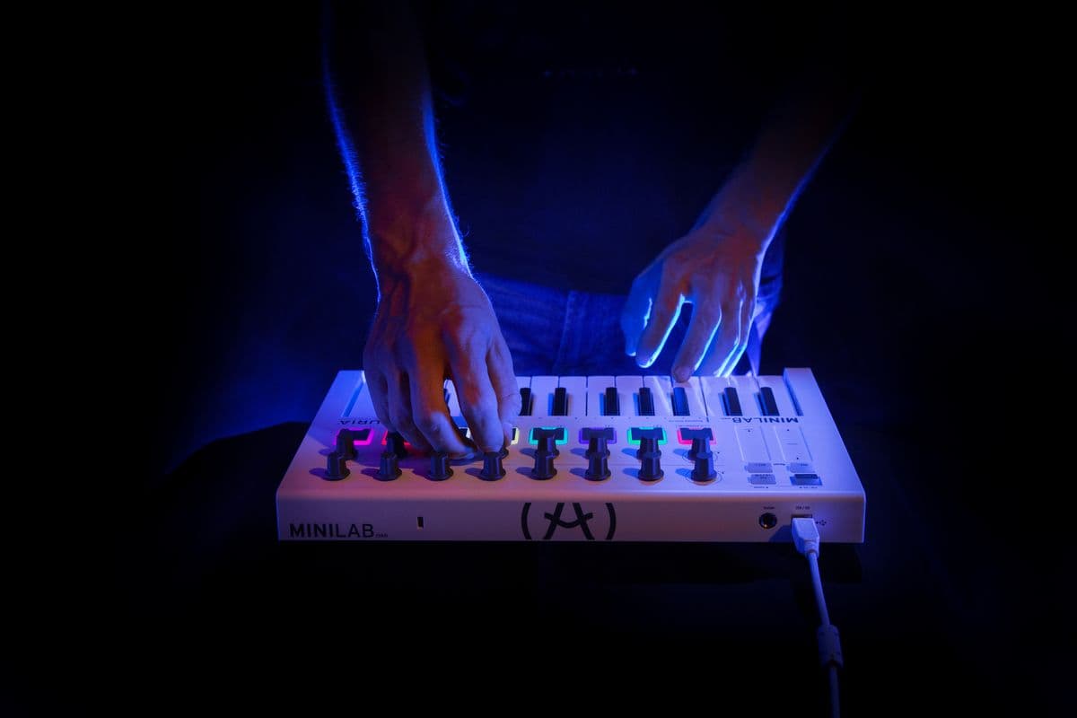 Arturia Minilab MK2 Midi Controller hàng nhập khẩu chính hãng