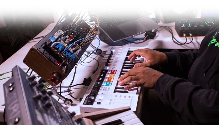 Arturia Keystep Pro Midi Controller đi kèm nhiều hiệu ứng cho bạn thỏa thích sáng tạo 