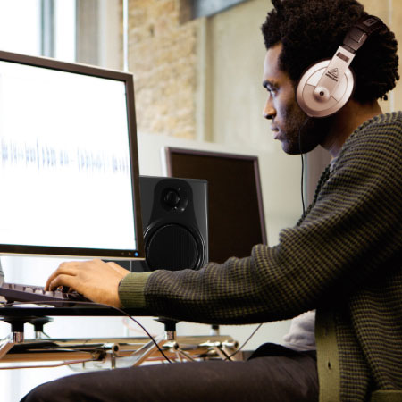 Bàn Điều Khiển DAW Behringer X-Touch Compact được các kỹ thuật viên cực kỳ yêu thích vì thiết kế hiện đại