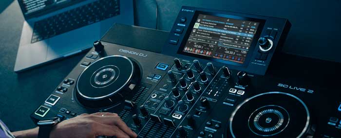 Bàn DJ Độc Lập Denon SC Live 2 thiết kế thêm màn hình cảm ứng giúp bạn xử lý tình huống nhanh gọn lẹ