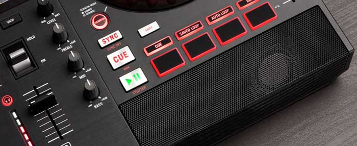 Bàn DJ Độc lập Numark Mixstream Pro thiết kế các nút hiệu ứng và tích hợp thêm cả loa giúp bạn nâng tầm trải nghiệm 