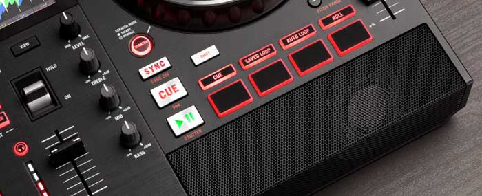 Bàn DJ Độc Lập Numark Mixstream Pro+ tích hợp thêm loa ngoài, bạn có thể kiểm tra âm thanh trực tiếp