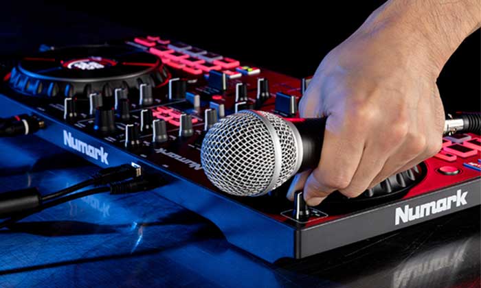 Bàn DJ Numark Mixtrack Pro FX thiết kế nhỏ gọn phù hợp với mọi môi trường