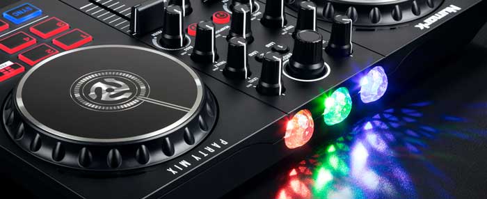 Bàn DJ Numark Party Mix 2 tích hợp cả đèn led giúp quá trình chơi nhạc của bạn thêm sôi động