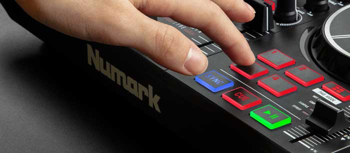 Bàn DJ Numark Party Mix Live thiết kế các nút hiệu ứng, giúp bạn linh hoạt trong mọi tình huống 
