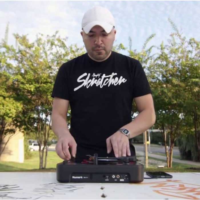 Bàn DJ Turntable Numark PT01 Scratch có cổng kết nối đa dạng 