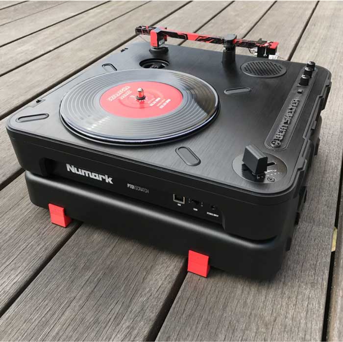 Bàn DJ Turntable Numark PT01 Scratch là thiết kế nhỏ gọn, nhẹ nhàng dễ dàng mang theo