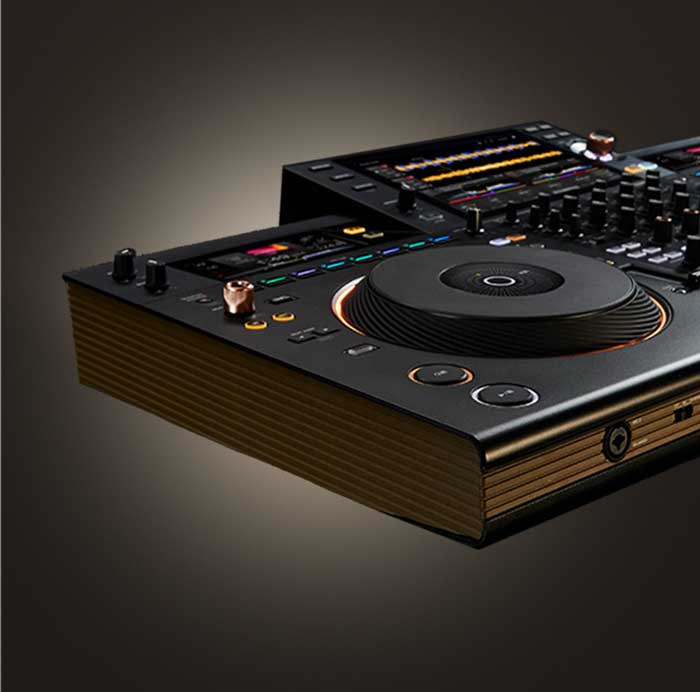 Bàn DJ Độc Lập Pioneer DJ OPUS-QUAD thiết kế chắc chắn nên bạn không cần lo hư hỏng vì sử dụng lâu dài