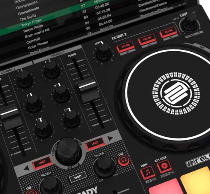 Bàn DJ Reloop Ready có thiết kế đơn giản và các chức năng cơ bản 