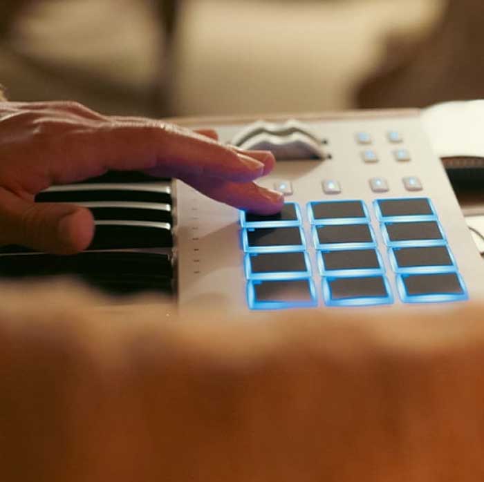 Bàn phím Midi Arturia Keylab 61 MK3  có các công cụ tạo ra âm thanh chất lượng, tiện lợi trong việc sản xuất âm nhạc chuyên nghiệp