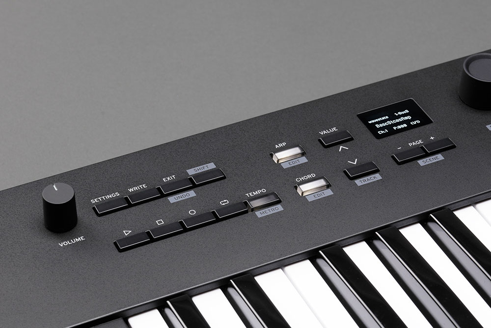 Bàn phím điều khiển MIDI Korg Keystage nút điều khiển và núm vặn hiện đại khiến bạn dễ dàng sử dụng