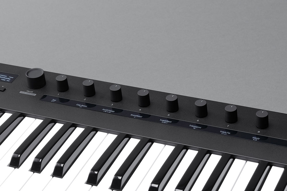 Bàn phím điều khiển MIDI Korg Keystage có núm vặn cứng cáp và chắc chắn hỗ trợ nhạc sĩ  trong công việc sáng tạo 