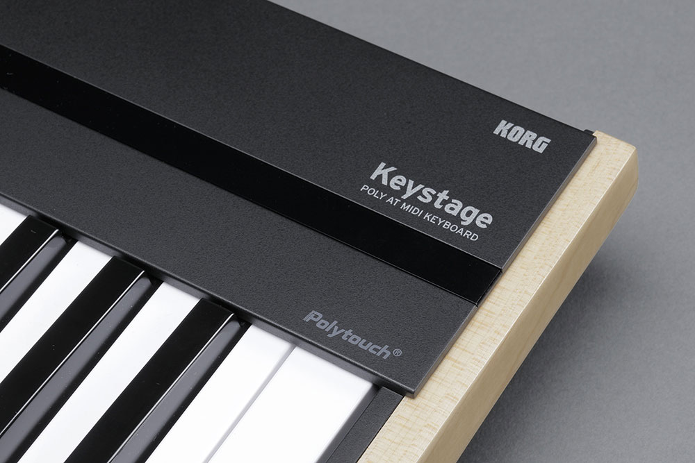 Bàn phím điều khiển MIDI Korg Keystage có thiết kế góc cạnh khiến các nhạc sĩ vô cùng yêu thích
