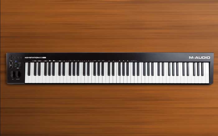 Chiêm ngưỡng toàn thân em Bàn Phím Midi M-Audio Keystation 88 MK3