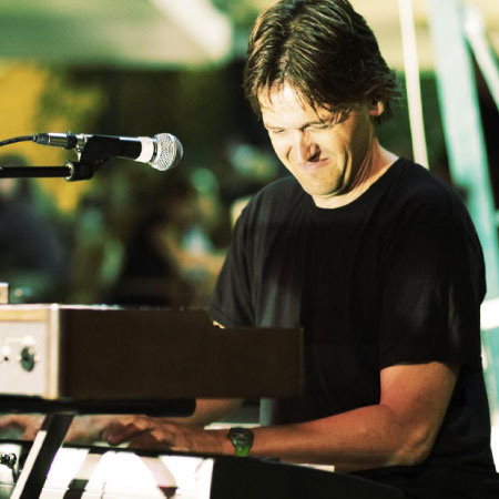 Bàn Phím Midi Behringer Swing được các nhạc sĩ yêu thích