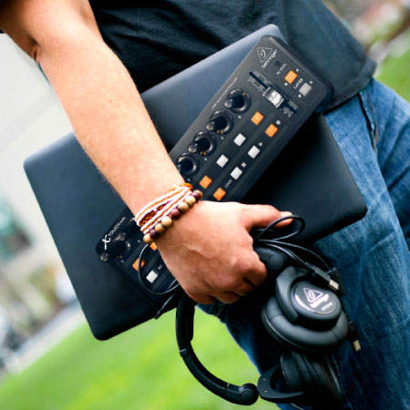 Bàn Điều Khiển DAW Behringer X-TOUCH Mini thiết gọn gàng, dễ dàng mang theo 