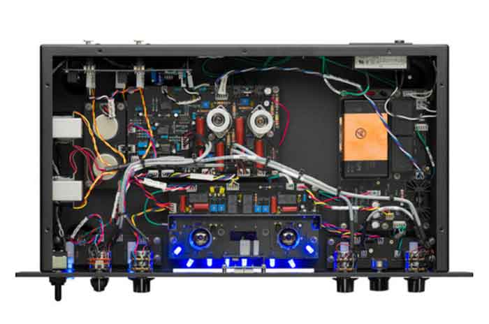Black Box Analog Design HG-2 Stereo Analog hình đang được chụp mô tả chi tiết toàn bộ phận kết cấu bên trong 