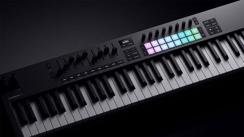 Midi Controller Novation Launchkey 61 MK4 kích thước phím lớn tựa như một chiếc piano thực thụ