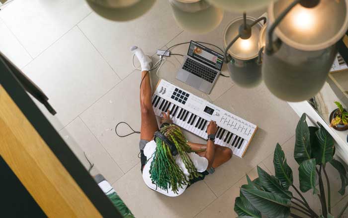 Đàn Midi Arturia KeyLab 49 mk3 - New 2024 được các nhạc sĩ trẻ vô cùng ưa chuộng
