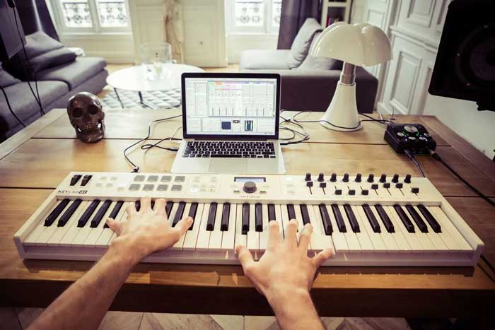 Arturial Keylab Essential 61 Controller | Giá tốt tại TP.HCM