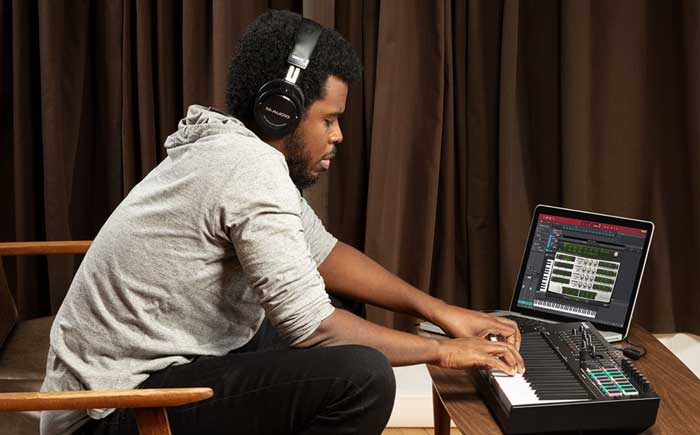 Bàn Phím Midi M-Audio Oxygen Pro 49 tích được với cả các thiết bị thông minh