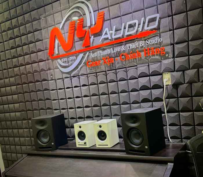 Đánh Giá Loa Kiểm Âm Ortizan C7 Mặt trước mỗi loa gồm 1 woofer và 1 tweeter, có cổng bass reflex dạng khe phía dưới