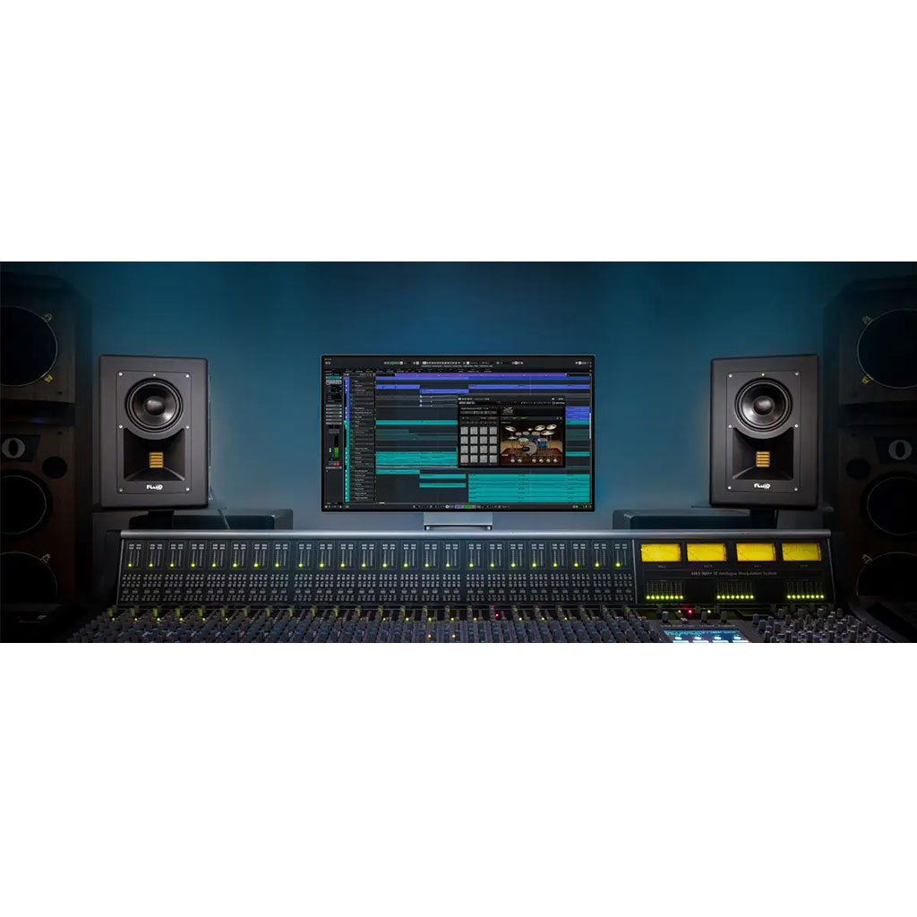 Loa kiểm âm Fluid Audio Image 2 đang được sử dụng trong phòng thu