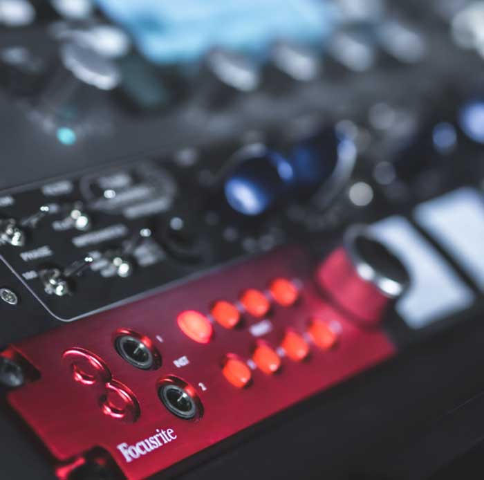 Sound Card Focusrite Red 8Pre được trang bị các preamp thế hệ mới với công nghệ Air Mode, mang lại âm thanh trong trẻo, chi tiết và sắc nét