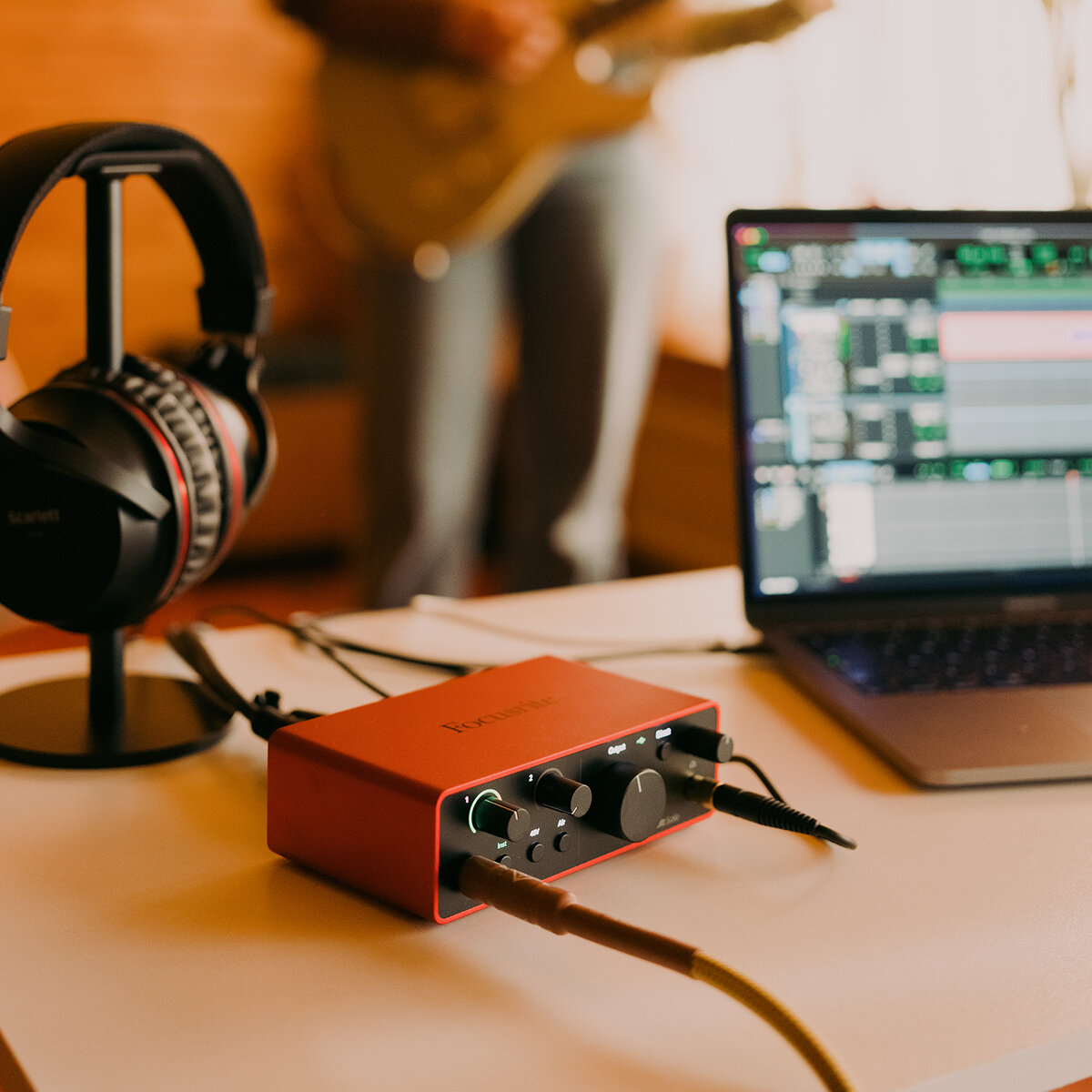 Focusrite Scarlett Solo Gen 4th hàng nhập khẩu chính hãng