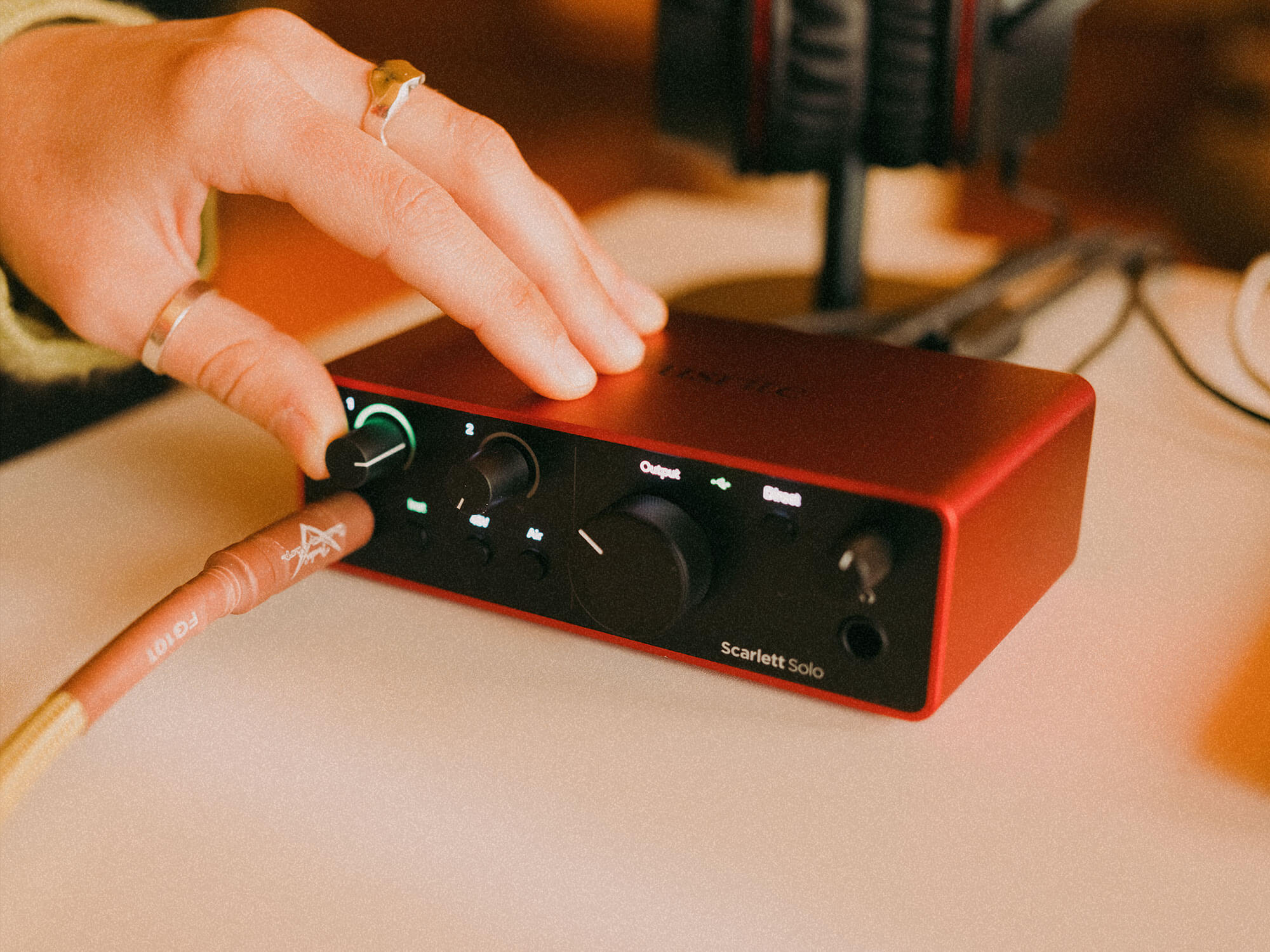 Focusrite Scarlett Solo Gen 4th hàng nhập khẩu chính hãng