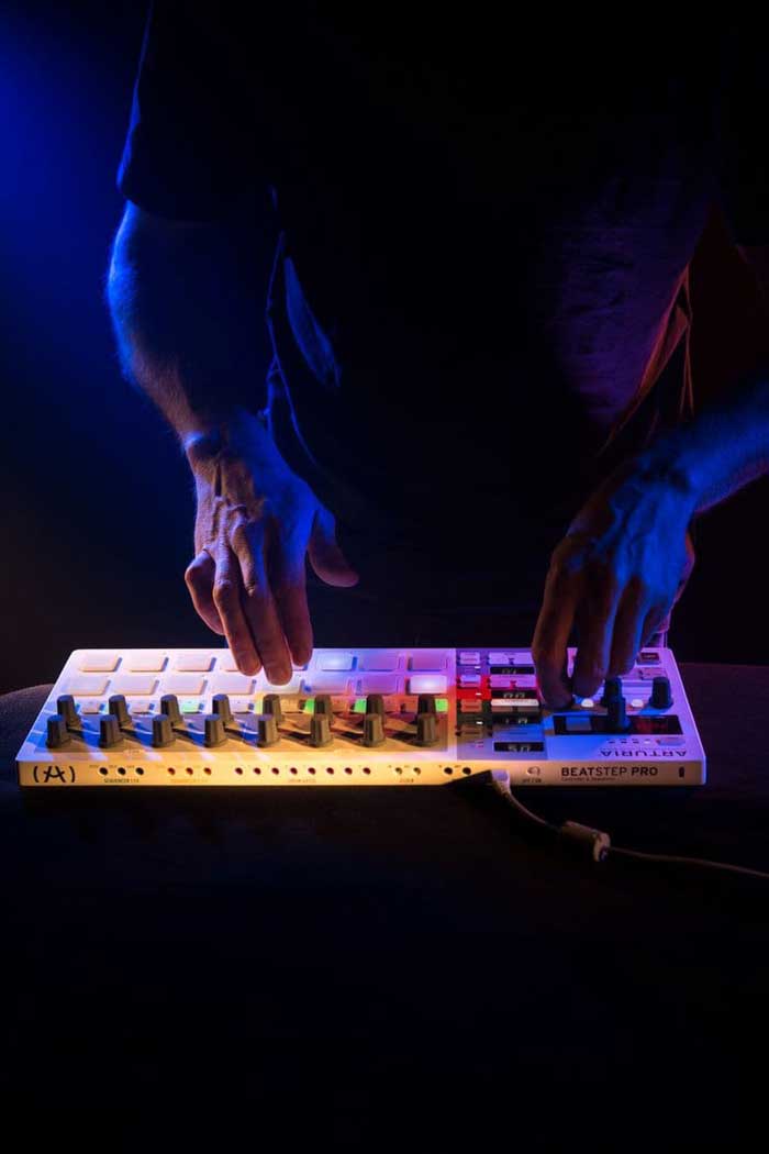Bàn Midi Arturia Beatstep Pro là nguồn cảm hứng giúp bạn tự do sáng tạo