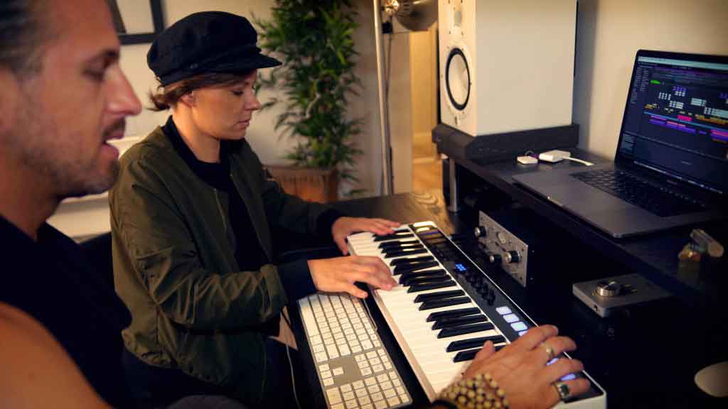 IK Multimedia iRig Keys I/O 25 Keyboard được các nhạc sĩ chuyên nghiệp yêu thích