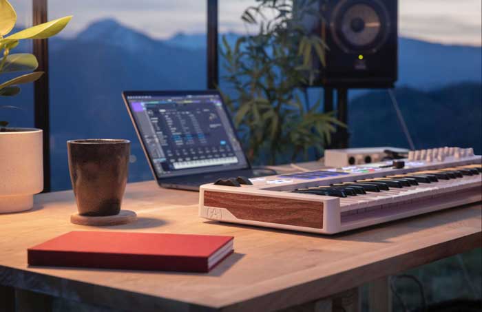 Keyboard controller Arturia KeyLab Essential 61 MK3 phù hợp với mọi không gian nhờ thiết kế gọn gàng