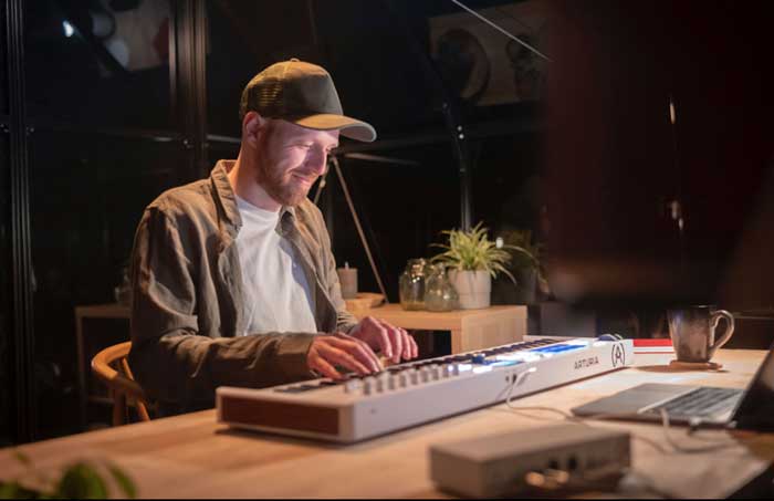 Keyboard controller Arturia KeyLab Essential 61 MK3 được các nhạc sĩ yêu thích