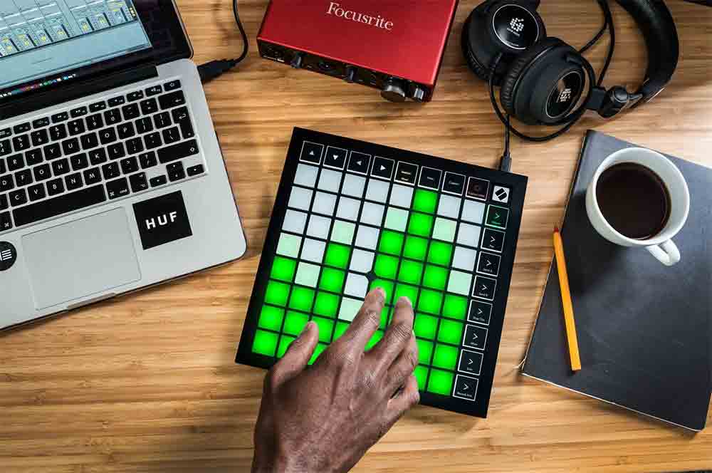 Pad Controller Novation Launchpad Mini MK3 kết nối được với cả máy tính 