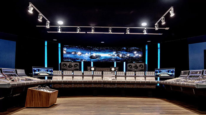 Loa kiểm âm ADAM Audio S5H đang được sử dụng trong phòng thu