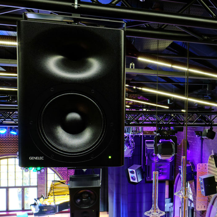 Loa kiểm âm Genelec S360A SAM™ đang được trưng bày tại triển lãm