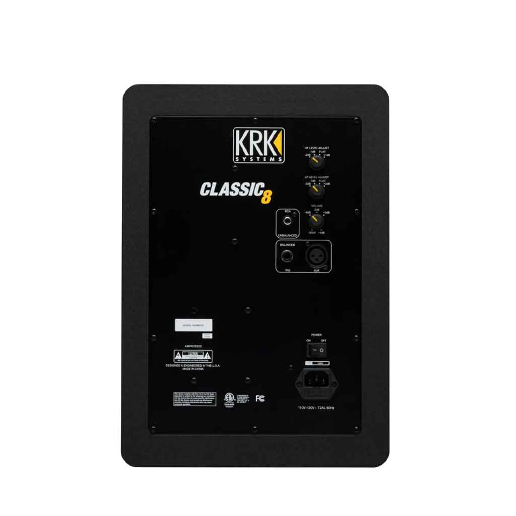 Loa Kiểm Âm KRK Classic 8 hình đang được mô tả chi tiết mặt sau của loa kiểm âm có đầy đù phích cắm đầu vào 