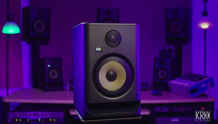 Loa Kiểm Âm KRK ROKIT 7 G5 được trưng bày trong phòng thu chuyên nghiệp 