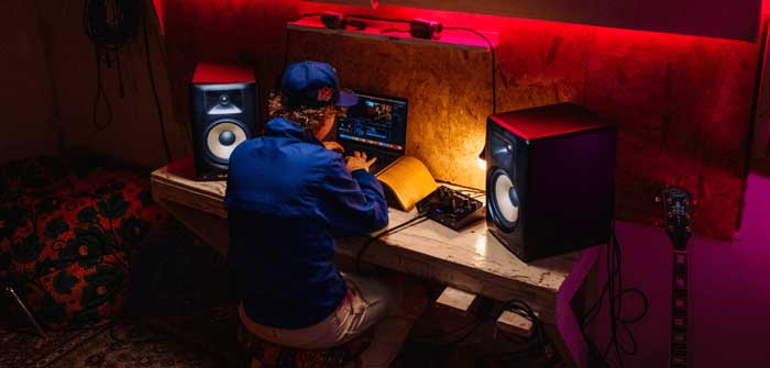 Loa Kiểm âm M-Audio FORTY SIXTY đang được sử dụng để monitor âm thanh trong phòng thu của chúng tôi
