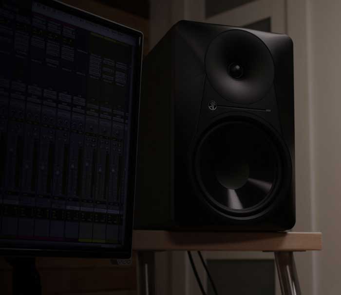 Loa kiểm âm Studio Mackie MR524 là bạn đồng hành đáng tin cậy của kỹ thuật viên 