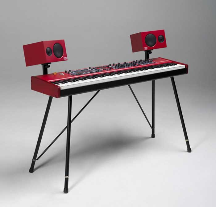 Loa Kiểm Âm Nord Piano Monitor V2 đang được sử dụng cho piano
